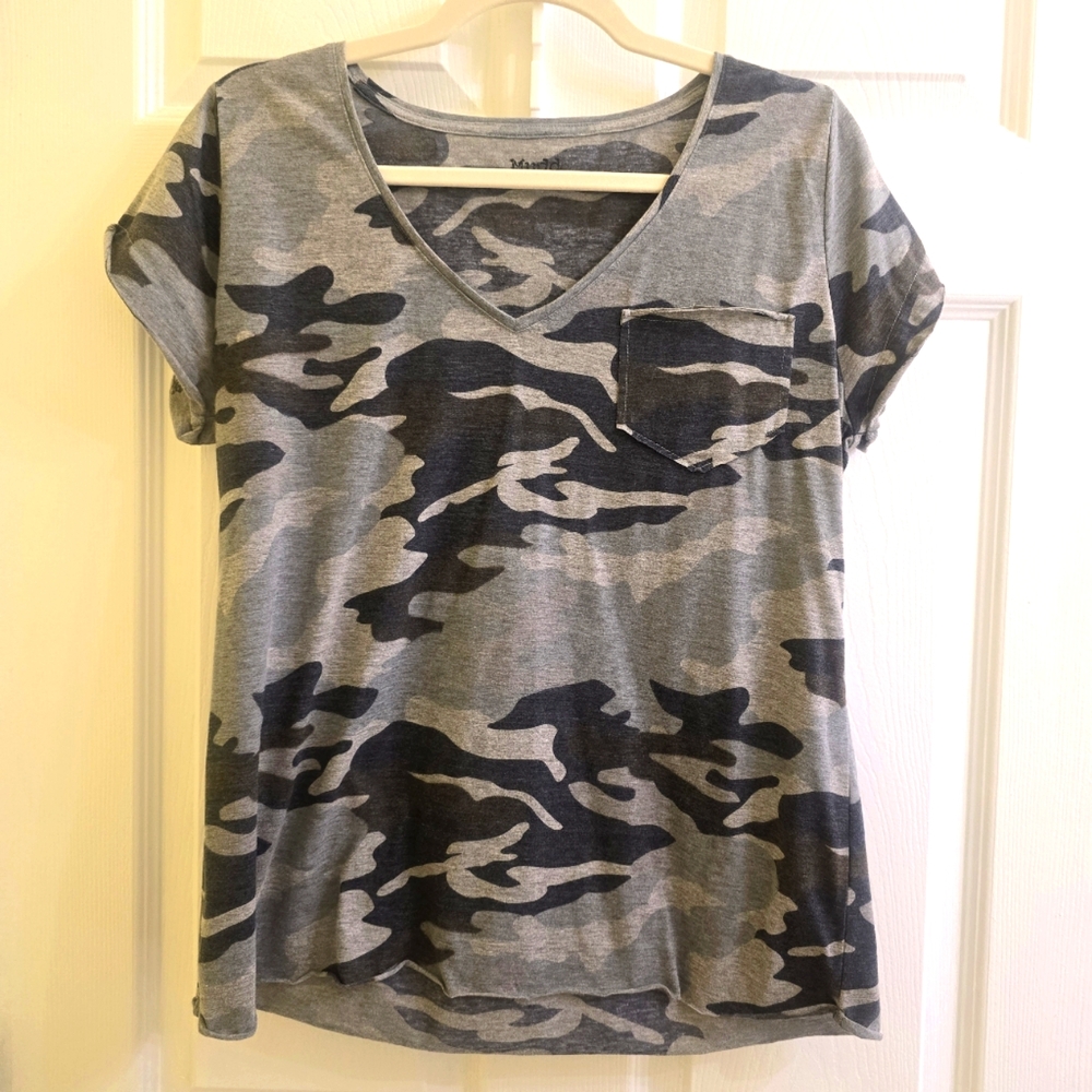 Mudd Juniors XL Black & Gray Distressed Camo Tee with Pocket